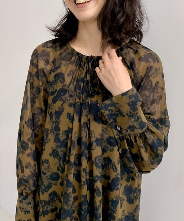 松元 晴佳さんの「BEAMS WOMEN｜AK+1 / シフォン フラワー ワンピース」を使ったコーディネート