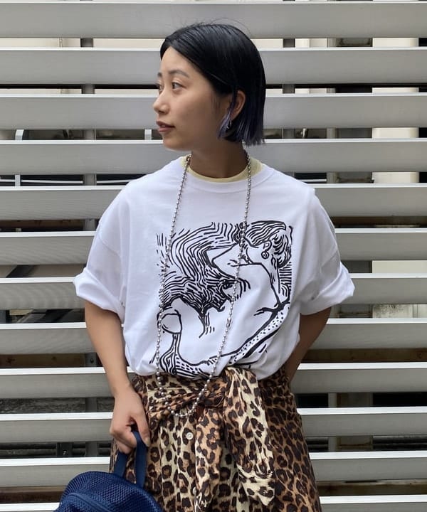 オカモト ミサキさんの「BEAMS WOMEN｜ボーイ ベーシック Tシャツ」を使ったコーディネート