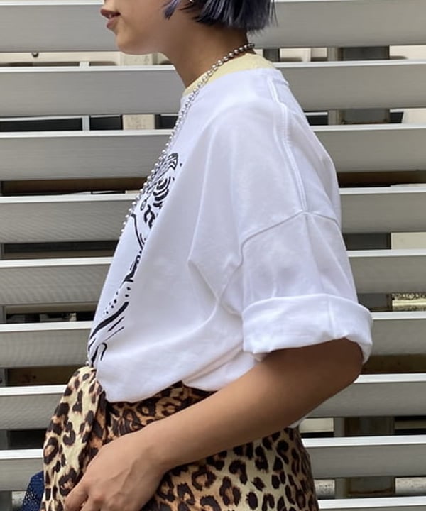 オカモト ミサキさんの「BEAMS WOMEN｜ボーイ ベーシック Tシャツ」を使ったコーディネート