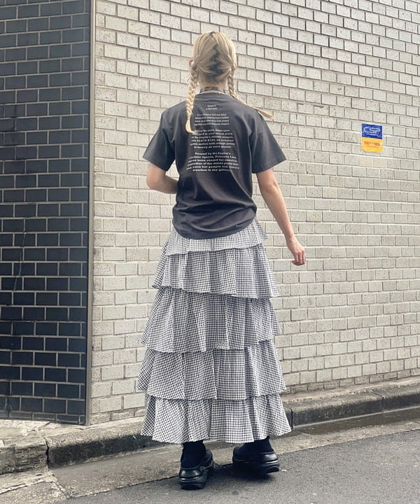 イトウミサキさんの「BEAMS WOMEN｜GOOD ROCK SPEED / 別注 MOVIE Tシャツ」を使ったコーディネート