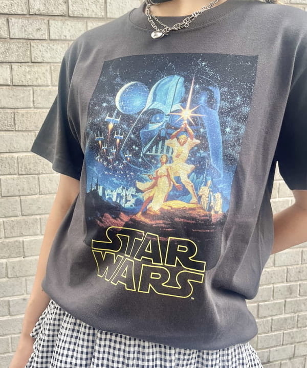イトウミサキさんの「BEAMS WOMEN｜GOOD ROCK SPEED / 別注 MOVIE Tシャツ」を使ったコーディネート