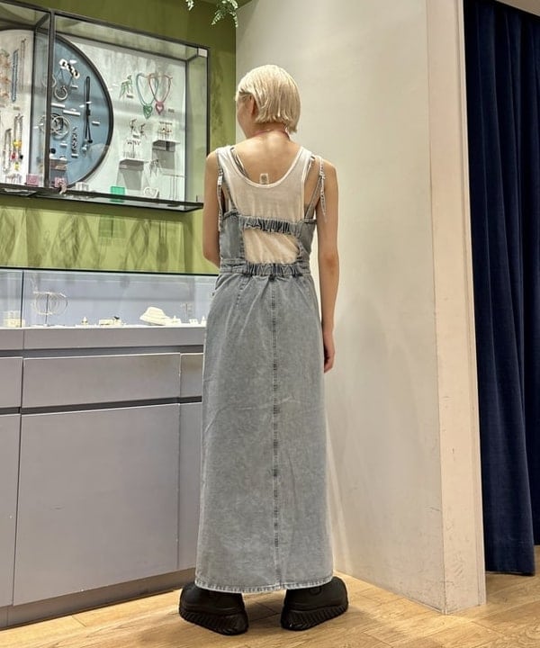 シミズ ネネさんの「BEAMS WOMEN｜デニム ジップ キャミ ワンピース」を使ったコーディネート