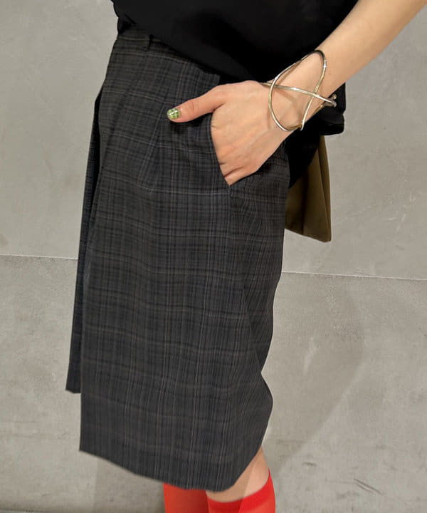 ササキさんの「BEAMS WOMEN｜FARAH / Two Tuck Wide Shorts」を使ったコーディネート
