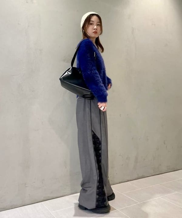 カタヤマ アヤさんの「BEAMS WOMEN｜サイド レース ラインパンツ」を使ったコーディネート