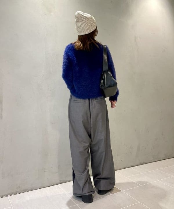 カタヤマ アヤさんの「BEAMS WOMEN｜サイド レース ラインパンツ」を使ったコーディネート
