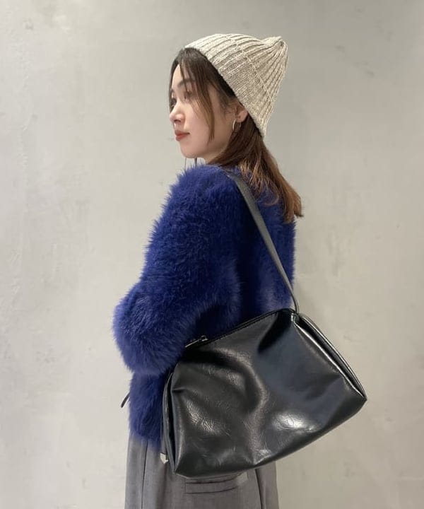 カタヤマ アヤさんの「BEAMS WOMEN｜サイド レース ラインパンツ」を使ったコーディネート