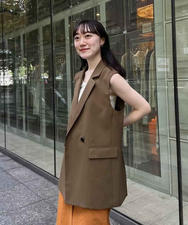大浦 栞さんの「BEAMS WOMEN｜丸胴 テレコ タンクトップ」を使ったコーディネート