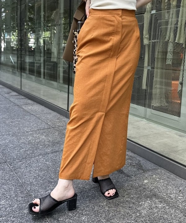 大浦 栞さんの「BEAMS WOMEN｜丸胴 テレコ タンクトップ」を使ったコーディネート