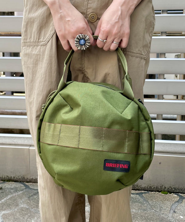 コウリキ　マミさんの「BEAMS WOMEN｜BRIEFING × BEAMS BOY / 別注 ヘルメット バッグ」を使ったコーディネート