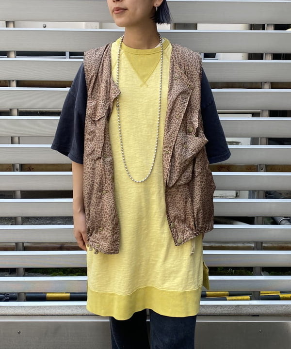オカモト ミサキさんの「BEAMS WOMEN｜Vガゼット ノースリーブ ワンピース」を使ったコーディネート