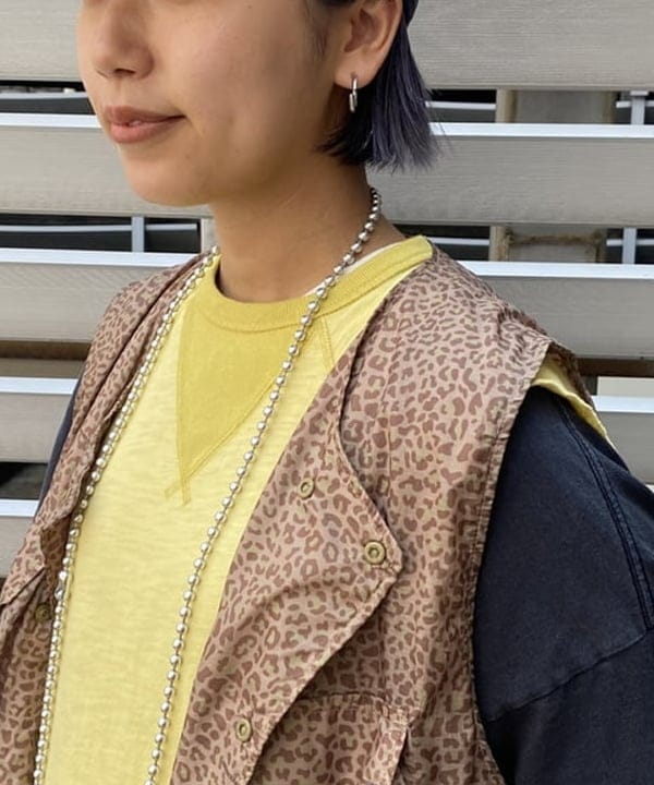オカモト ミサキさんの「BEAMS WOMEN｜Vガゼット ノースリーブ ワンピース」を使ったコーディネート