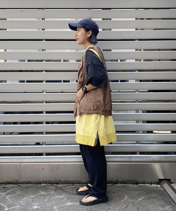 オカモト ミサキさんの「BEAMS WOMEN｜Vガゼット ノースリーブ ワンピース」を使ったコーディネート