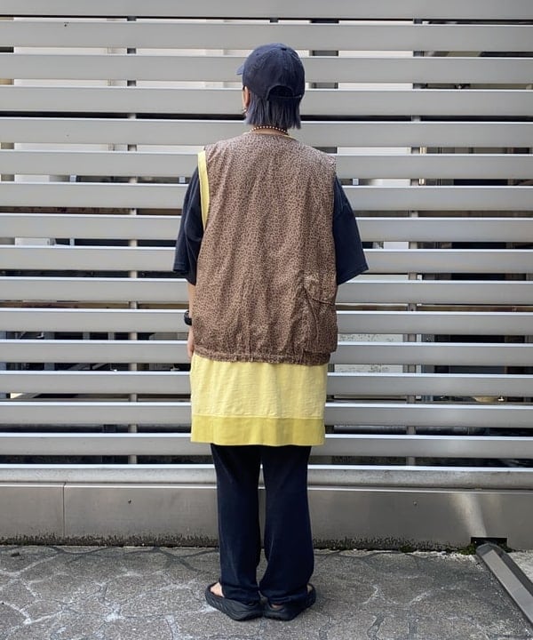 オカモト ミサキさんの「BEAMS WOMEN｜Vガゼット ノースリーブ ワンピース」を使ったコーディネート