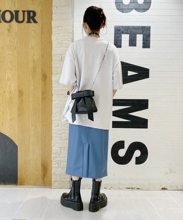 りかちょび/岸本梨佳さんの「BEAMS WOMEN｜maturely / Fake Leather Work Skirt」を使ったコーディネート
