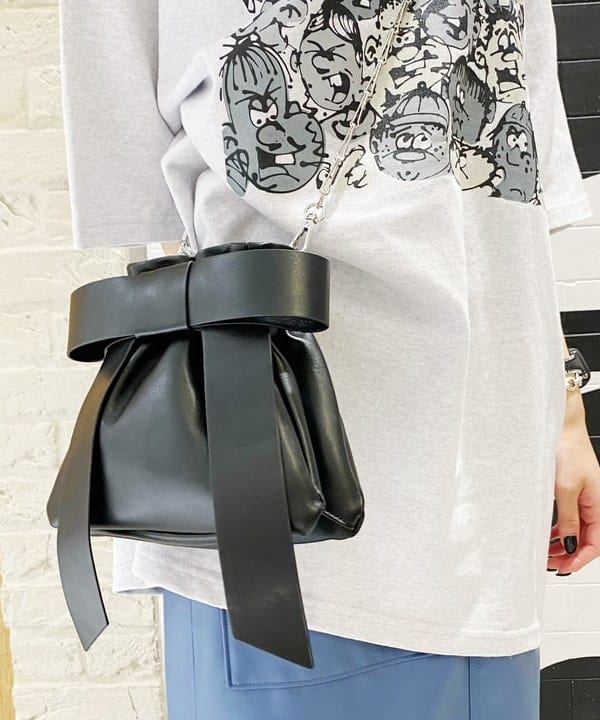 りかちょび/岸本梨佳さんの「BEAMS WOMEN｜maturely / Fake Leather Work Skirt」を使ったコーディネート