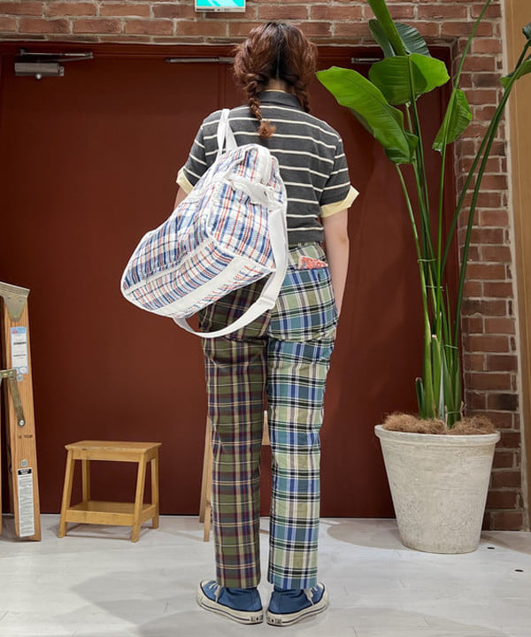 エノモト アミさんの「BEAMS WOMEN｜BEAMS BOY / イレギュラー カット バンダナ」を使ったコーディネート