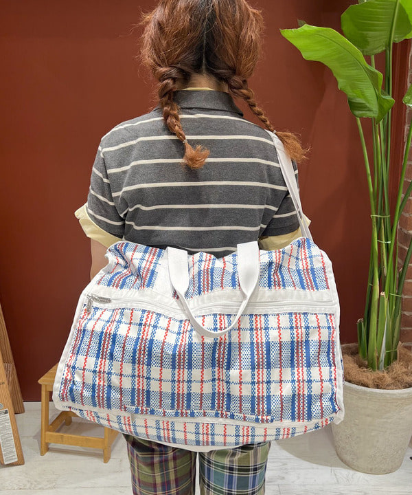 エノモト アミさんの「BEAMS WOMEN｜BEAMS BOY / イレギュラー カット バンダナ」を使ったコーディネート