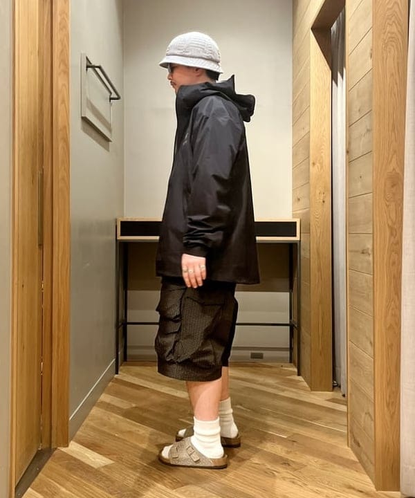 新里 京介さんの「BEAMS WOMEN｜BIRKENSTOCK &times; BEAMS / 別注 Zurich BONE PATTERN」を使ったコーディネート