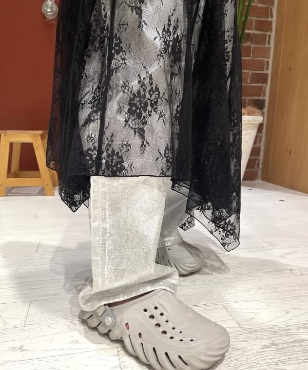 中江梨々香さんの「BEAMS WOMEN｜Ray BEAMS / 箔プリント デニムパンツ」を使ったコーディネート