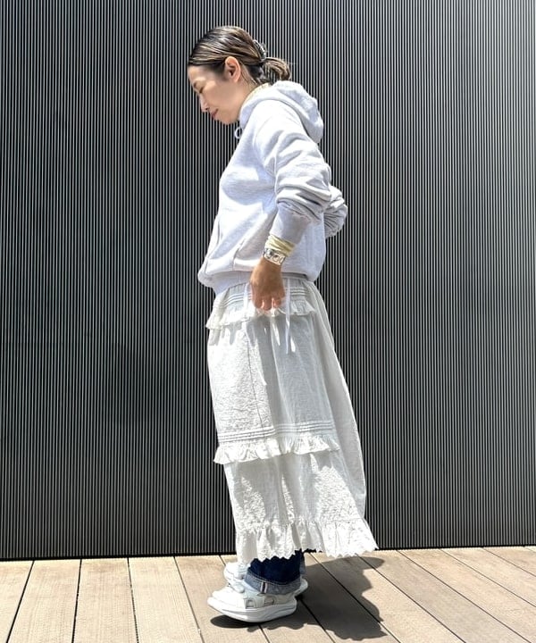 つぼさんの「BEAMS WOMEN｜ユーロ ヴィンテージ タック スカート」を使ったコーディネート