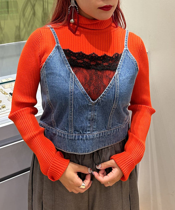 オカベ　アヤカさんの「BEAMS WOMEN｜サイド レース ラインパンツ」を使ったコーディネート