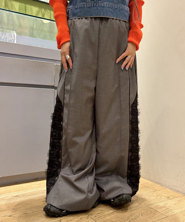 オカベ　アヤカさんの「BEAMS WOMEN｜サイド レース ラインパンツ」を使ったコーディネート