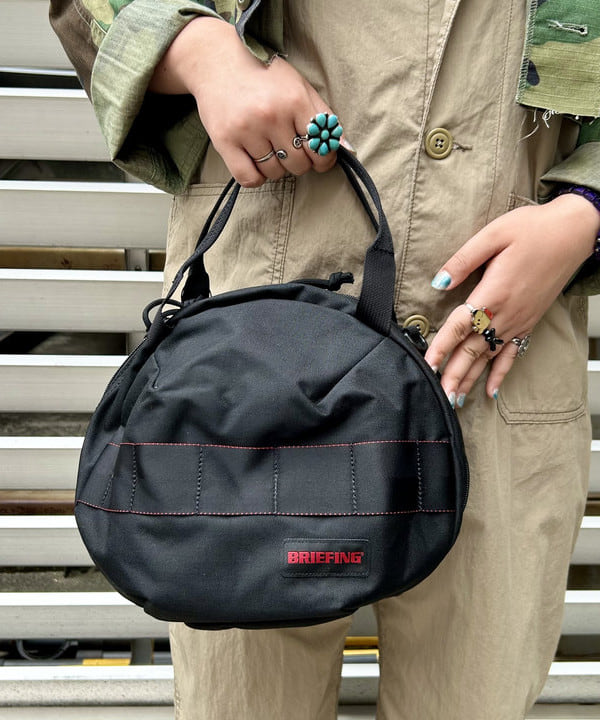 Kyooka Sayakaさんの「BEAMS WOMEN｜BRIEFING × BEAMS BOY / 別注 ヘルメット バッグ」を使ったコーディネート