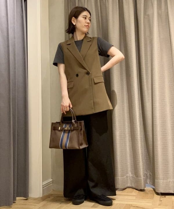 岡 妃呂美さんの「BEAMS WOMEN｜リネン リラクシーパンツ .M」を使ったコーディネート