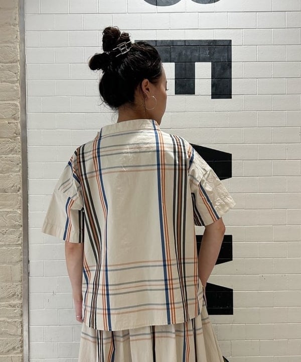 清水 彩乃さんの「BEAMS WOMEN｜BRIEFING × BEAMS BOY / 別注 ヘルメット バッグ」を使ったコーディネート
