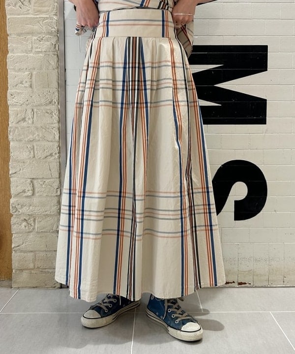 清水 彩乃さんの「BEAMS WOMEN｜BRIEFING × BEAMS BOY / 別注 ヘルメット バッグ」を使ったコーディネート