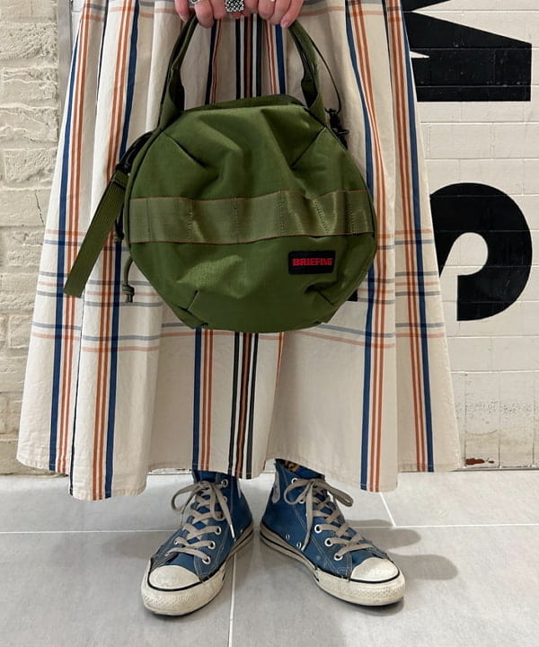 清水 彩乃さんの「BEAMS WOMEN｜BRIEFING × BEAMS BOY / 別注 ヘルメット バッグ」を使ったコーディネート