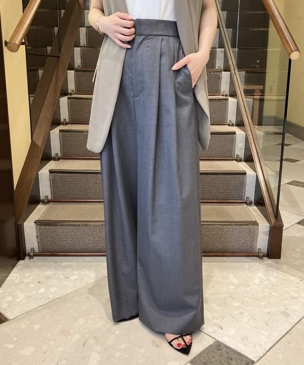 蒲原 捺美さんの「BEAMS WOMEN｜ATON / ウールトロピカル ワイドイージーパンツ」を使ったコーディネート