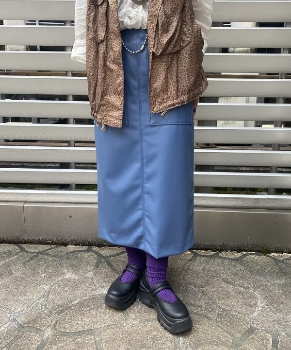 オカモト ミサキさんの「BEAMS WOMEN｜maturely / Fake Leather Work Skirt」を使ったコーディネート