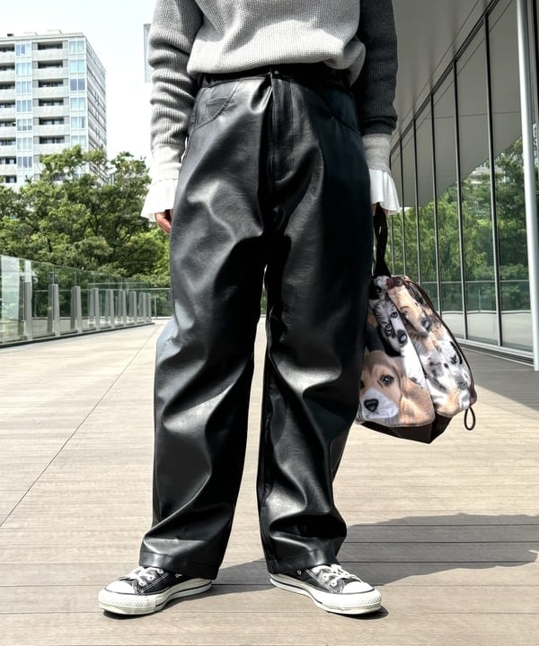 つぼさんの「BEAMS WOMEN｜maturely / フェイクレザー フック イージーパンツ」を使ったコーディネート