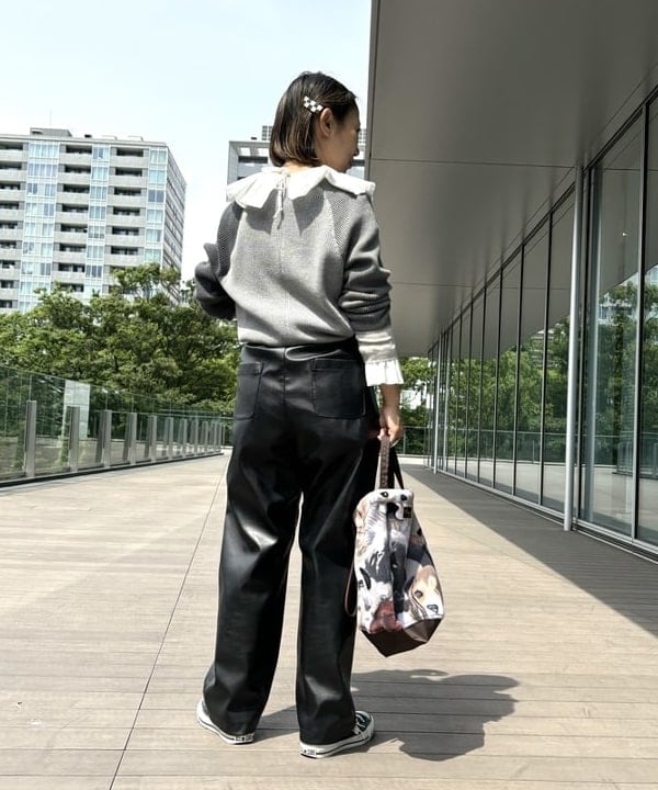 つぼさんの「BEAMS WOMEN｜maturely / フェイクレザー フック イージーパンツ」を使ったコーディネート