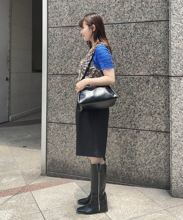 田中 里実さんの「BEAMS WOMEN｜シュリンク メロー ハーフスリーブ Tシャツ」を使ったコーディネート