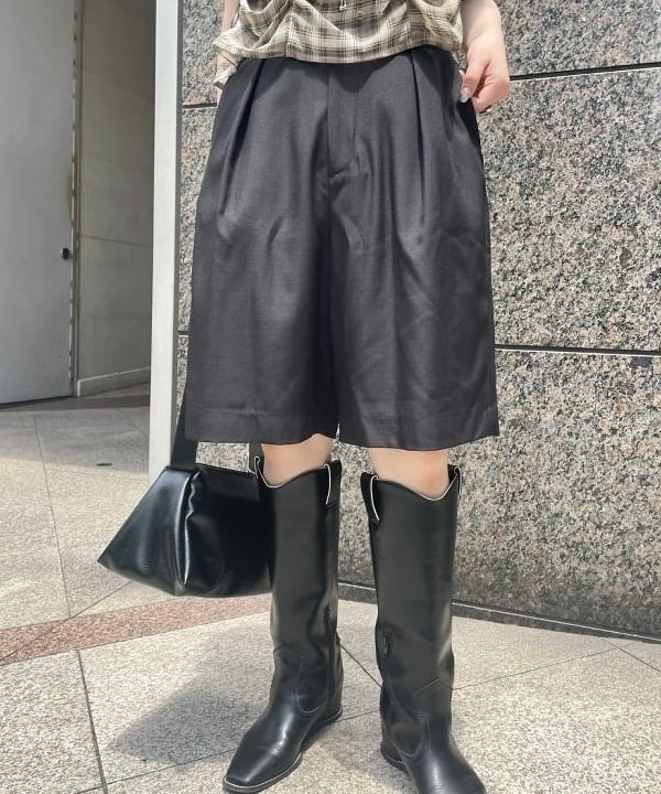 田中 里実さんの「BEAMS WOMEN｜シュリンク メロー ハーフスリーブ Tシャツ」を使ったコーディネート