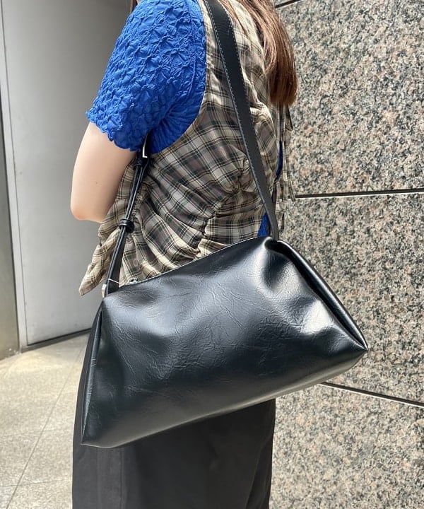 田中 里実さんの「BEAMS WOMEN｜シュリンク メロー ハーフスリーブ Tシャツ」を使ったコーディネート