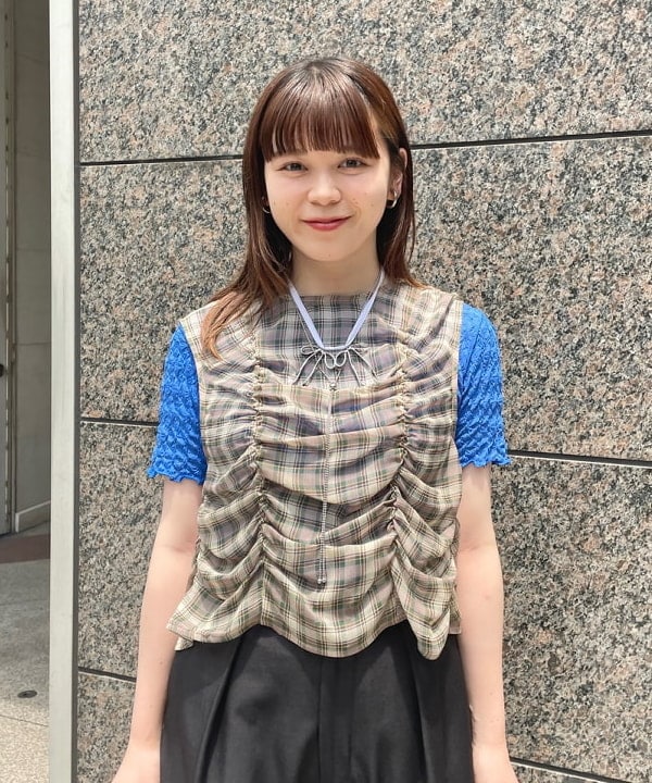 田中 里実さんの「BEAMS WOMEN｜シュリンク メロー ハーフスリーブ Tシャツ」を使ったコーディネート