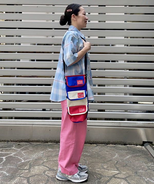 コウリキ　マミさんの「BEAMS WOMEN｜Manhattan Portage × BEAMS BOY / 別注 2606-BMB-24」を使ったコーディネート