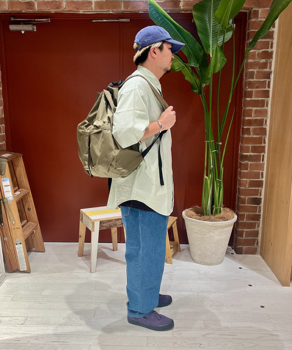 新里 京介さんの「BEAMS WOMEN｜ワイド テーパード デニム」を使ったコーディネート