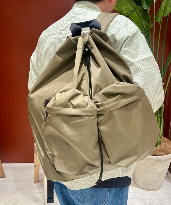 新里 京介さんの「BEAMS WOMEN｜ワイド テーパード デニム」を使ったコーディネート