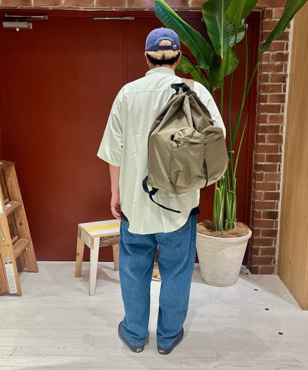 新里 京介さんの「BEAMS WOMEN｜ワイド テーパード デニム」を使ったコーディネート