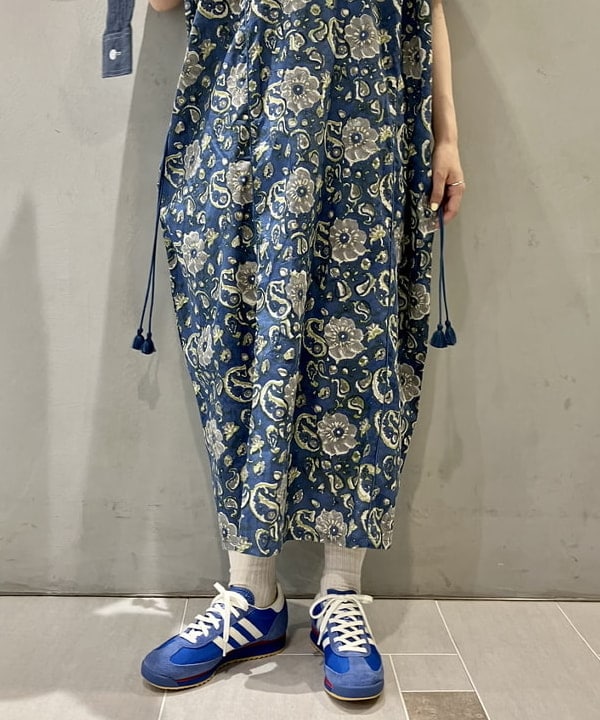 小原 もこさんの「BEAMS WOMEN｜adidas / SL72RS」を使ったコーディネート