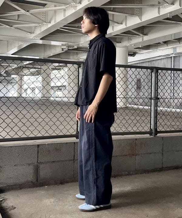 槙山 賢斗さんの「BEAMS WOMEN｜1940'sディテール ワイドチノパンツ」を使ったコーディネート