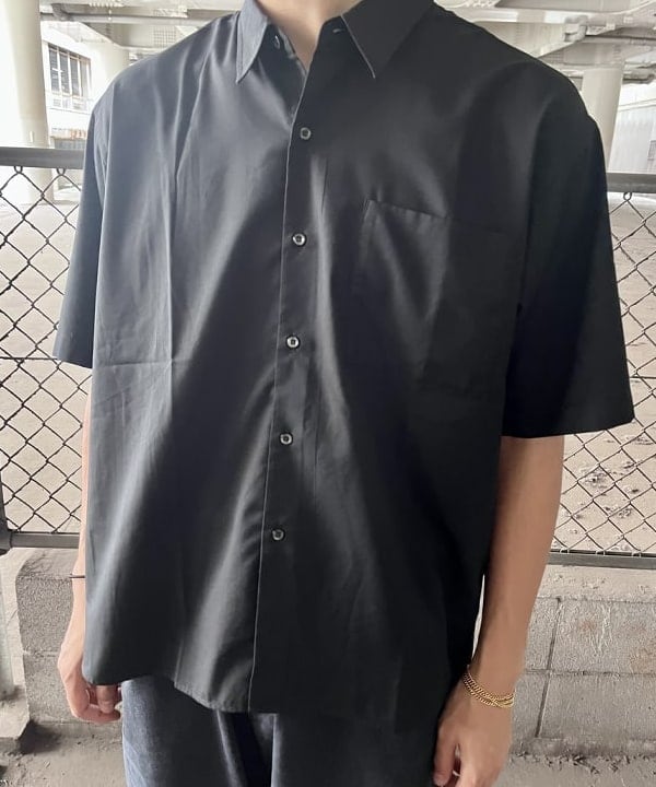 槙山 賢斗さんの「BEAMS WOMEN｜1940'sディテール ワイドチノパンツ」を使ったコーディネート