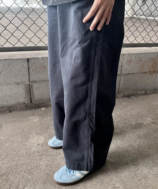 槙山 賢斗さんの「BEAMS WOMEN｜1940'sディテール ワイドチノパンツ」を使ったコーディネート