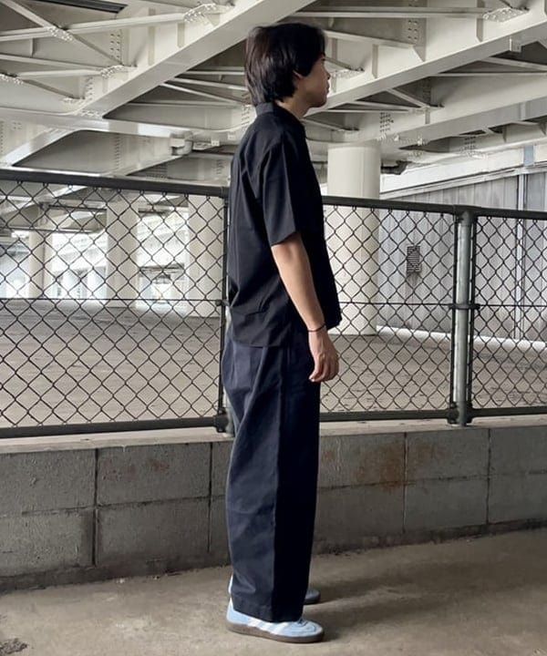 槙山 賢斗さんの「BEAMS WOMEN｜1940'sディテール ワイドチノパンツ」を使ったコーディネート