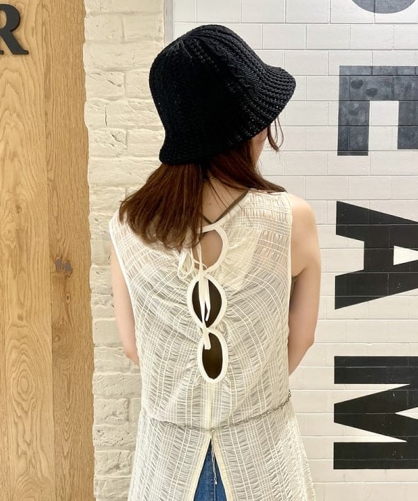 カタヤマ アヤさんの「BEAMS WOMEN｜88 / RECYCLED POLYESTER CABLE BELL HAT」を使ったコーディネート