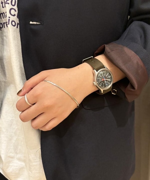 チナツさんの「BEAMS WOMEN｜BEAMS BOY / シルバー925 ナロー パームカフ」を使ったコーディネート